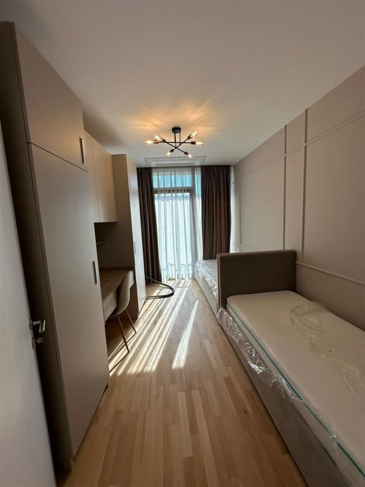 Tirane, jepet me qera apartament 2+1+Ballkon Kati 4, 103 m² 1.500 € (Lake View)