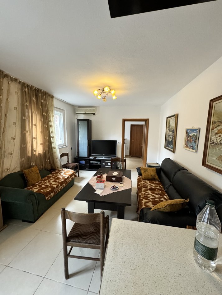 Tirane, shitet Vile 3+1 , 200 m² (Ali Demi)