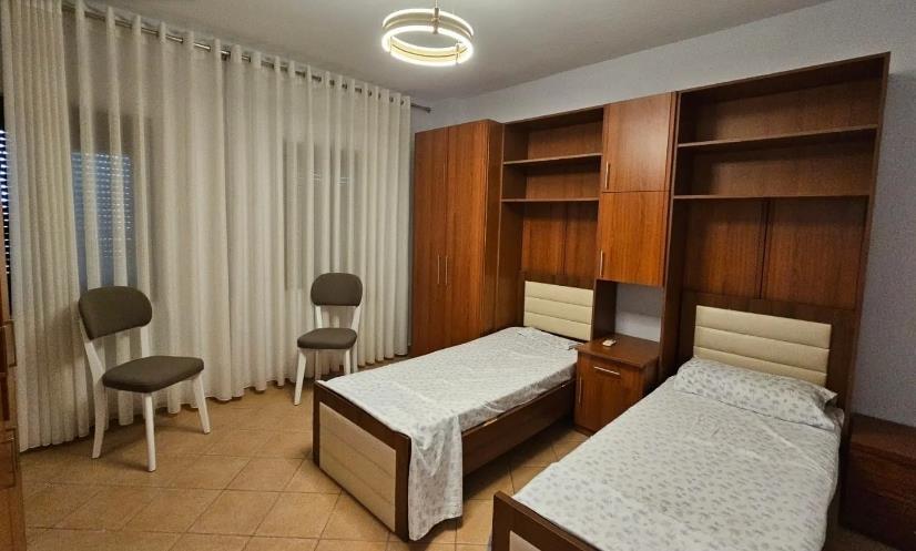 Tirane, Jepet apartament 2+1 Kati 3, 117 m² (Myslym Shyri)