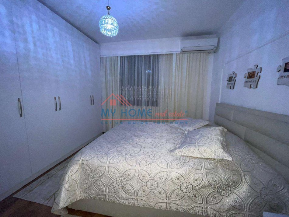 Tirane, shitet apartament 3+1+Ballkon Kati 2, 123 m² (5 Maj)