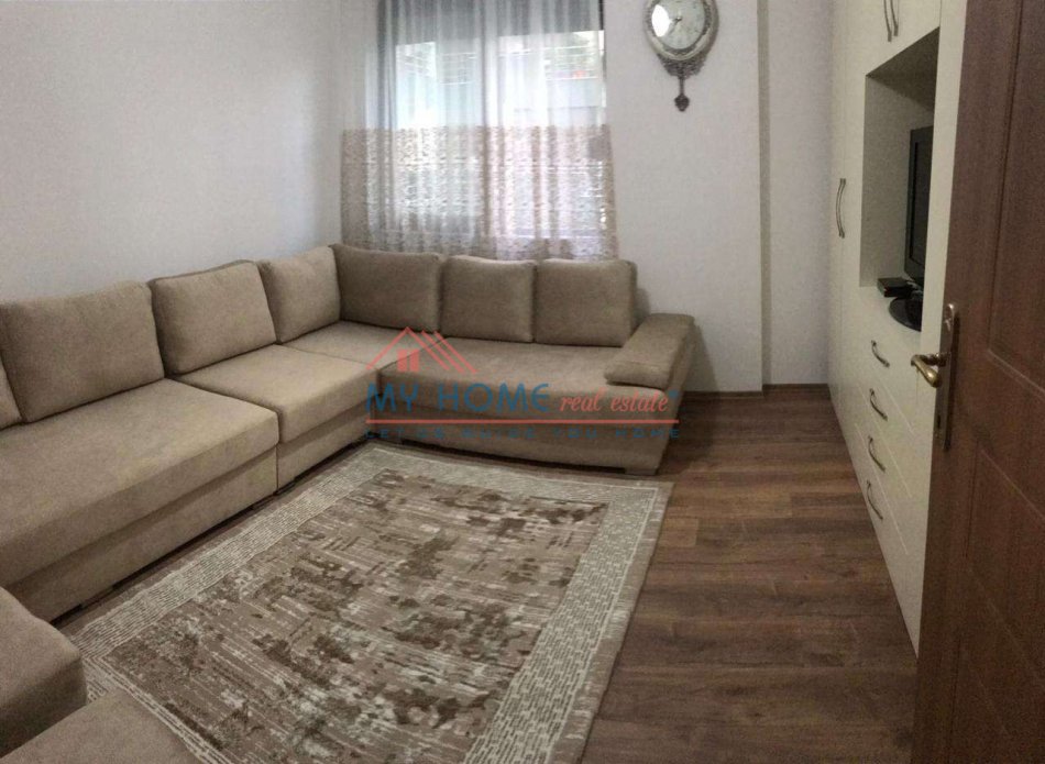 Tirane, shitet apartament 3+1+Ballkon Kati 2, 123 m² (5 Maj)