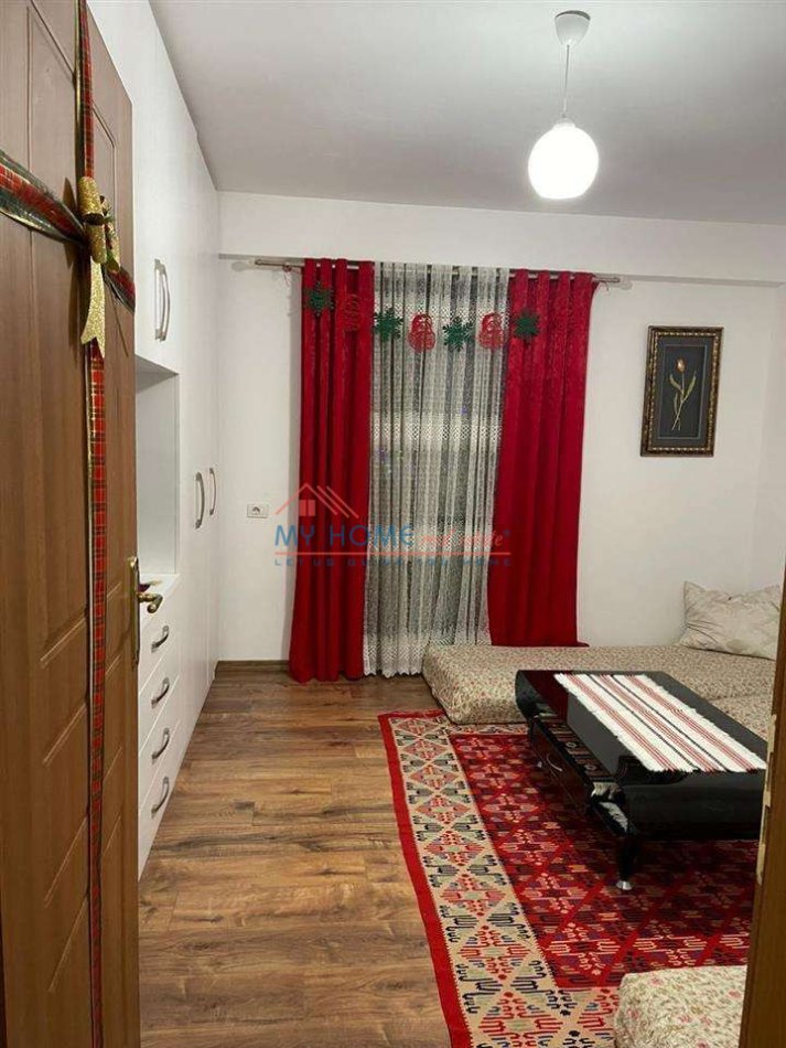 Tirane, shitet apartament 3+1+Ballkon Kati 2, 123 m² (5 Maj)