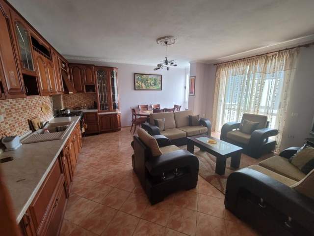 Tirane, jepet me qera apartament Kati 3, 85 m² 300 Euro (Don Bosko)
