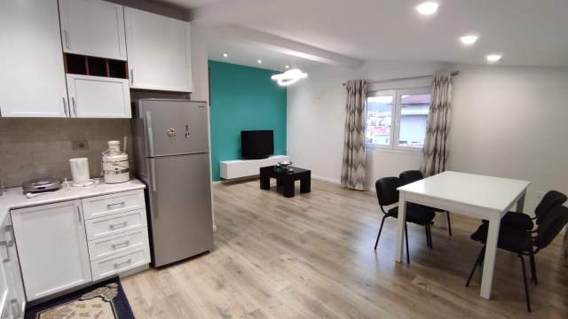 Tirane, jepet me qera apartament 2+1+A+BLK Kati 4, 120 m² 500 Euro (ish ekspozita)
