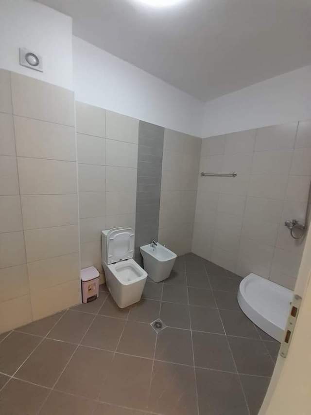 Tirane, shes apartament 3+1+A+BLK Kati 4, 143 m² 215.000 Euro (liqeni artificial)