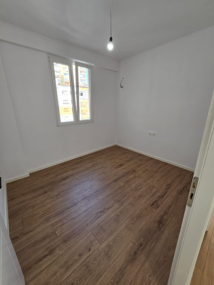 Tirane, shes apartament 2+1+Aneks+Ballkon Kati 3, 71 m² 160.000 € (ambasada Amerikane)