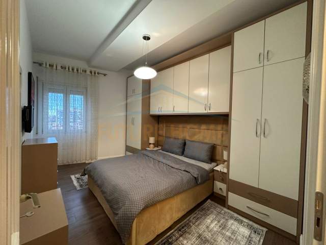 Tirane, jepet me qera apartament 2+1 Kati 3, 90 m² 1.000 Euro (Rruga e Kavajes)