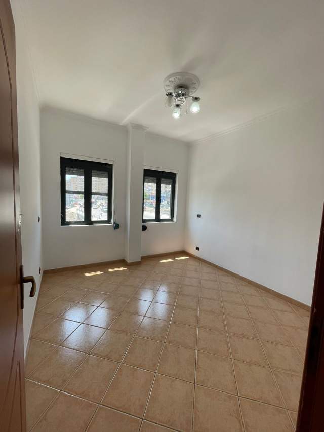 Tirane, jepet me qera apartament 3+1+BLK Kati 2, 140 m² 50.000 Leke (teodor keko)