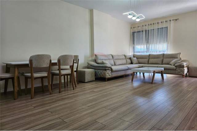 Tirane, jepet me qera apartament 1+1+BLK Kati 5, 69 m² 400 Euro (Qsut)