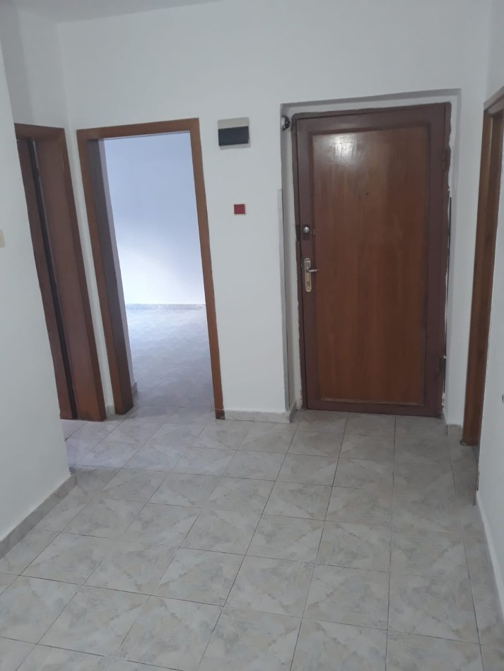 Apartament per qera 3+1 prane Shkolles Niket Dardani Xhamlliku !!!
