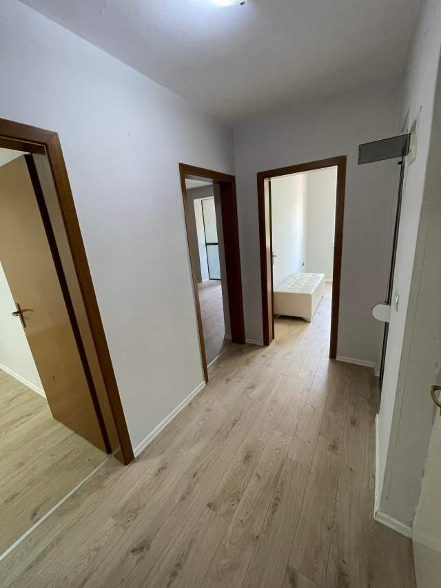 Tirane, jap me qera ambjent biznesi Kati 1, 64 m² 500 Euro (Muhamet Gjollesha)
