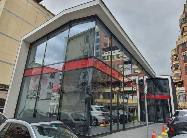 Tirane, jepet me qera ambjent biznesi Kati 2, 350 m² 4.500 Euro (Rruga Kavajes)