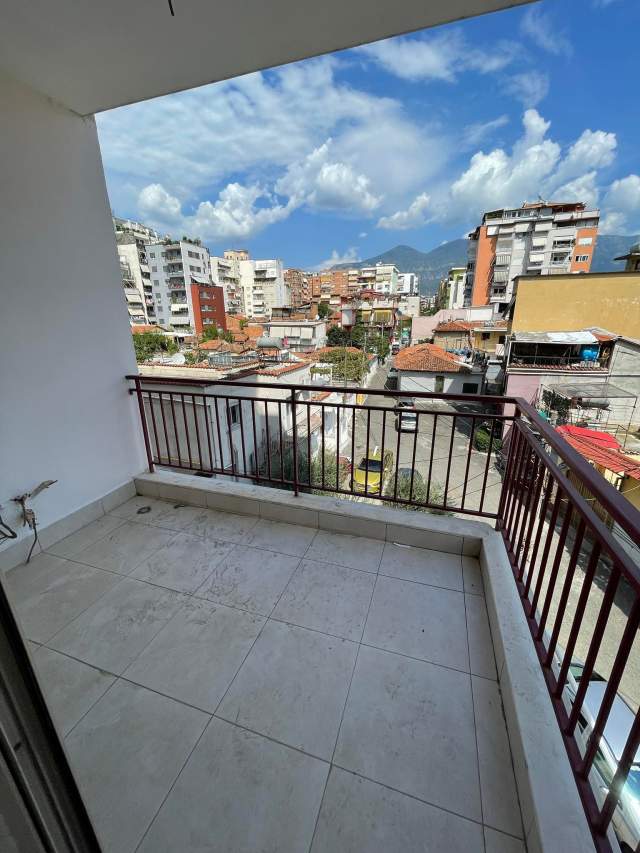 Tirane, shitet apartament 2+1+BLK Kati 3, 83 m² 106.000 Euro (Rruga Haxhi Sina)