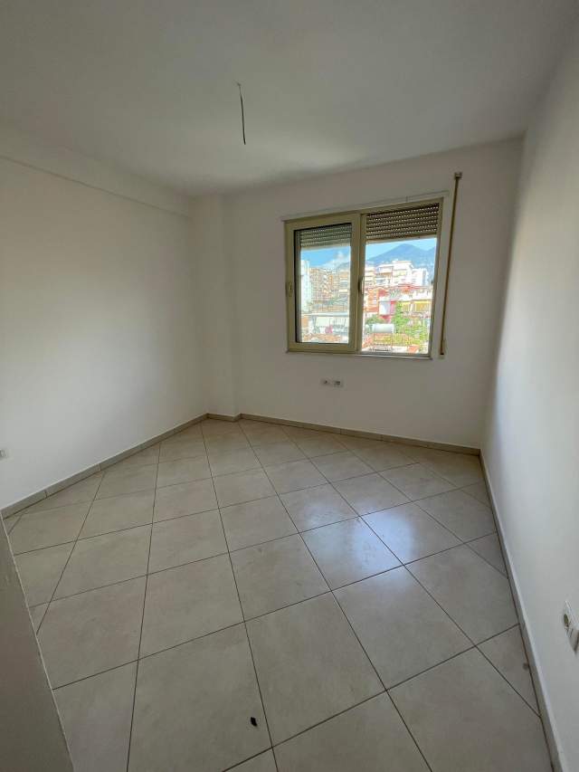 Tirane, shitet apartament 2+1+BLK Kati 3, 83 m² 106.000 Euro (Rruga Haxhi Sina)