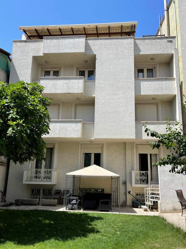 Tirane, jepet me qera ambjent biznesi Kati 4, 1.000 m² 8.000 Euro (Rruga Mine Peza)