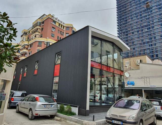 Tirane, jepet me qera ambjent biznesi Kati 2, 350 m² 4.500 Euro (Rruga Kavajes)