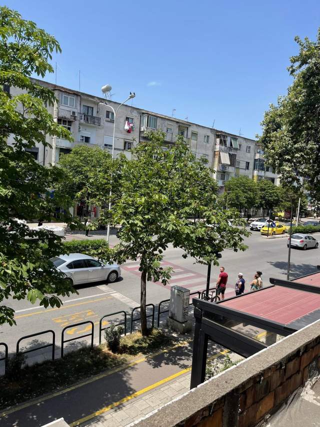 Tirane, jap me qera ambjent biznesi Kati 1, 64 m² 500 Euro (Muhamet Gjollesha)