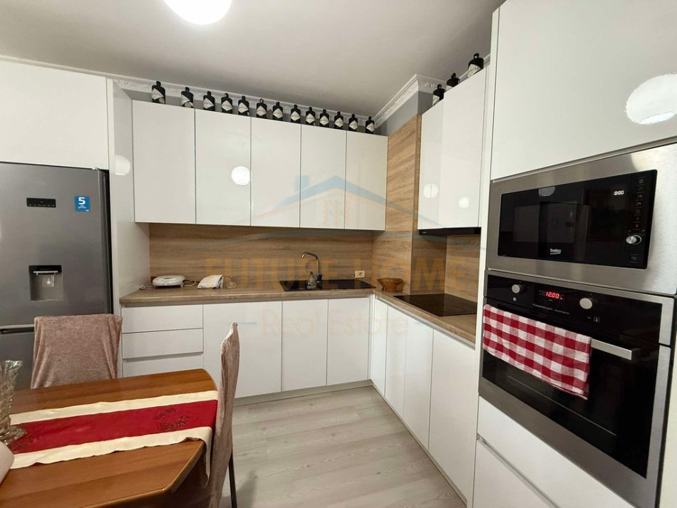 0683487469 Tirane, jepet me qera apartament 1+1+Ballkon Kati 1, 66 m² 480 € (Prane Viles L)
