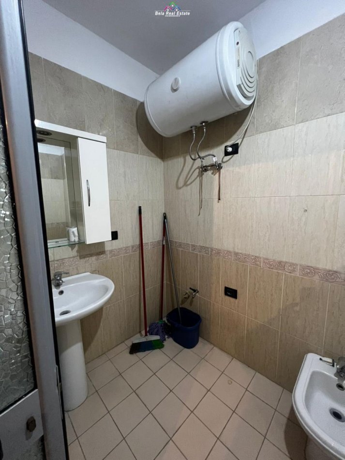 Tirane, jepet me qera apartament 2+1 Kati 3, 103 m² 450 € (astir)