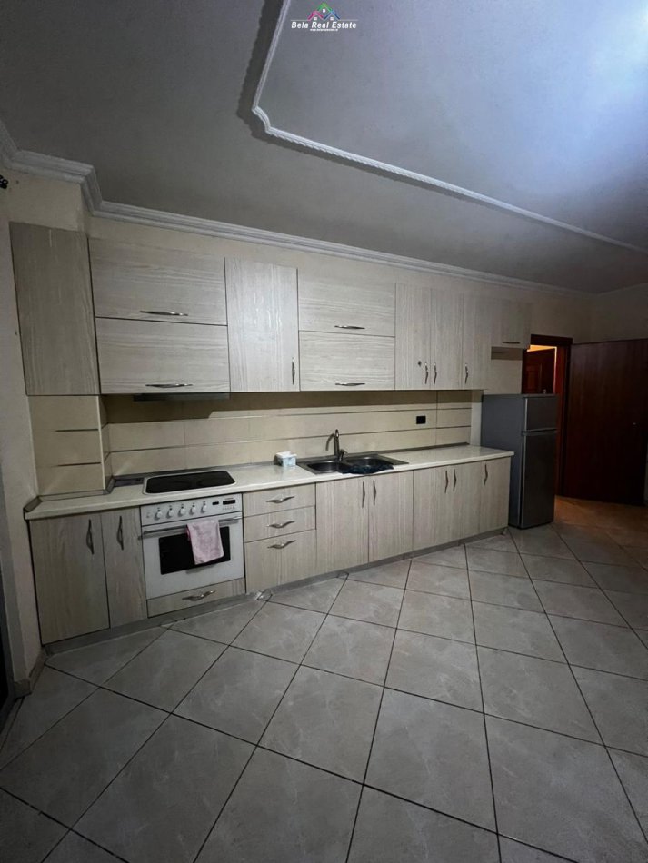 Tirane, jepet me qera apartament 2+1 Kati 3, 103 m² 450 € (astir)