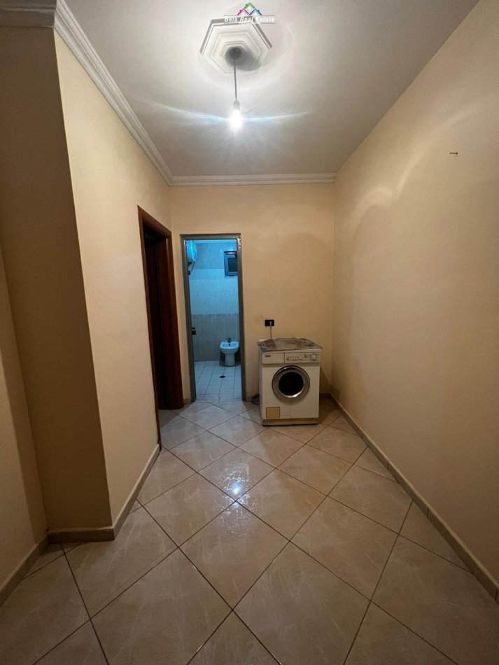 Tirane, jepet me qera apartament 2+1 Kati 3, 103 m² 450 € (astir)