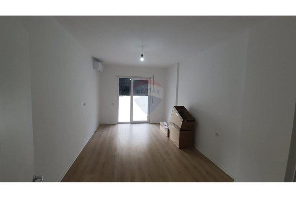 Tirane, jepet me qera apartament 1+1+Ballkon , 108 m² 500 € (Astir)
