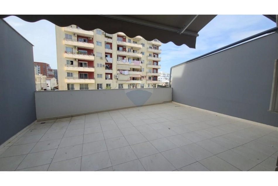 Tirane, jepet me qera apartament 1+1+Ballkon , 108 m² 500 € (Astir)