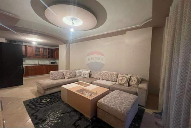 Tirane, jepet me qera apartament 3+1 Kati 2, 137 m² 500 Euro (Rruga Tom Plezha)