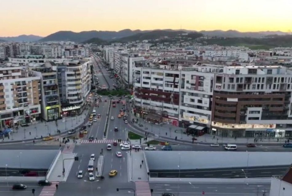 Tirane, shitet apartament 2+1+Ballkon Kati 3, 125.000 € (ne Astir, prane Vila L)