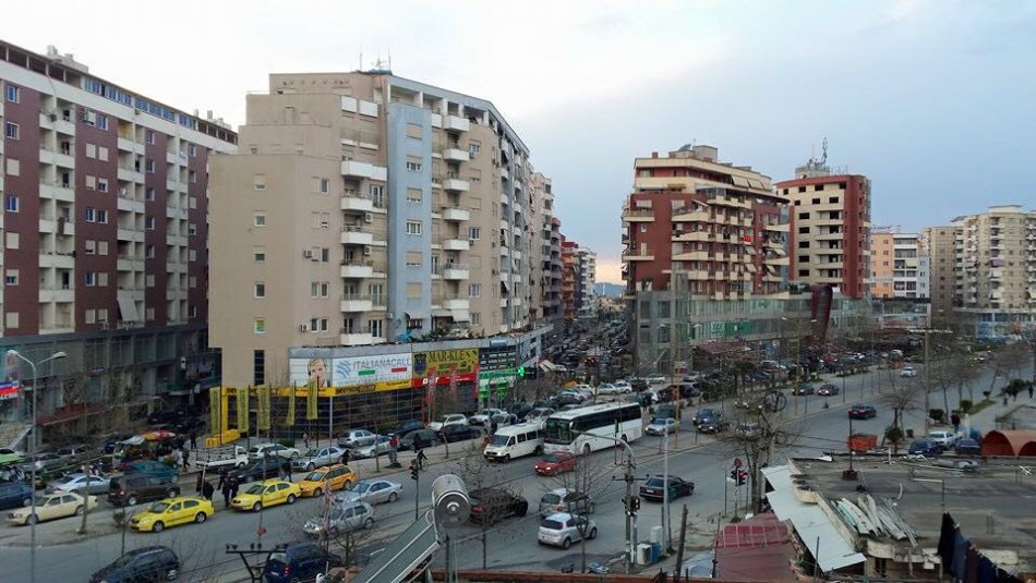 Tirane, shitet apartament 2+1 Kati 3, 450 m² (Astir)