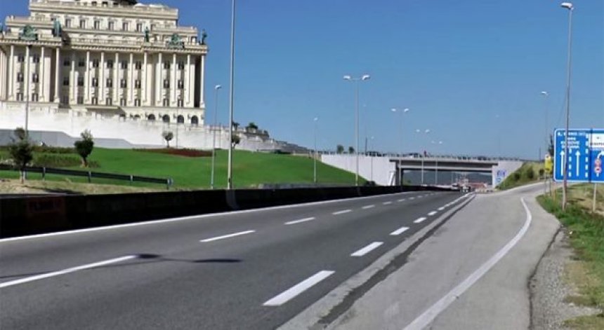 Shitet ambjent biznesi 2,200 m² 1,300,000 € (Autostrada Tirane-Durres)