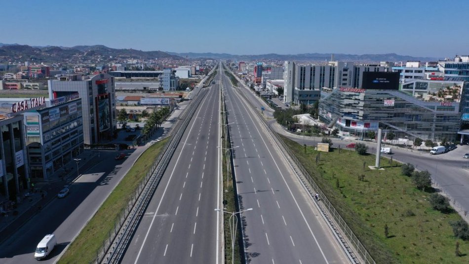 Tirane, jepet me qera magazine Kati 0, 1.200 m² 3.500 € (Kashar)