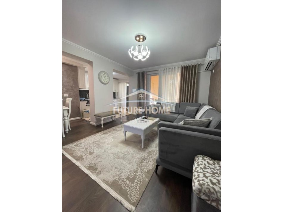 0683487469 Tirane, jepet me qera 2+1+Ballkon Kati 4, 111 m² 800 € (Rruga e Barrikades)
