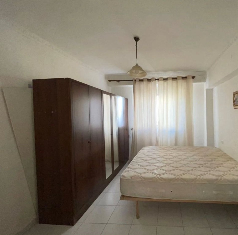 Durres, jepet me qera apartament 1+1 Kati 6, 250 € (Durres Qender)