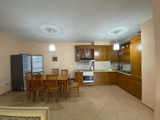 Tirane, jepet me qera apartament 2+1+BLK Kati 3, 122 m² 700 Euro (Sheshi Willson)
