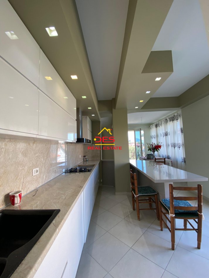 Vlore, shitet apartament 3+1 Kati 3, 220 m² 245.000 € (Rruga Sulejman Delvina)