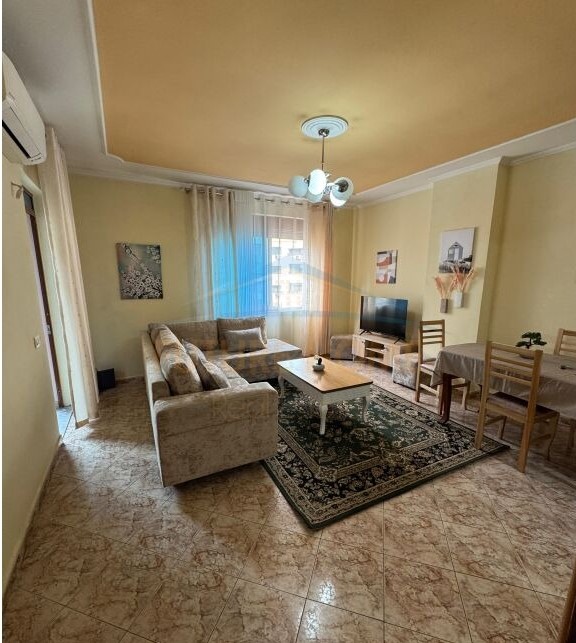 Tirane, jepet me qera apartament 2+1 Kati 9, 105 m² 750 € (STACIONI I TRENIT ,USLUGA)