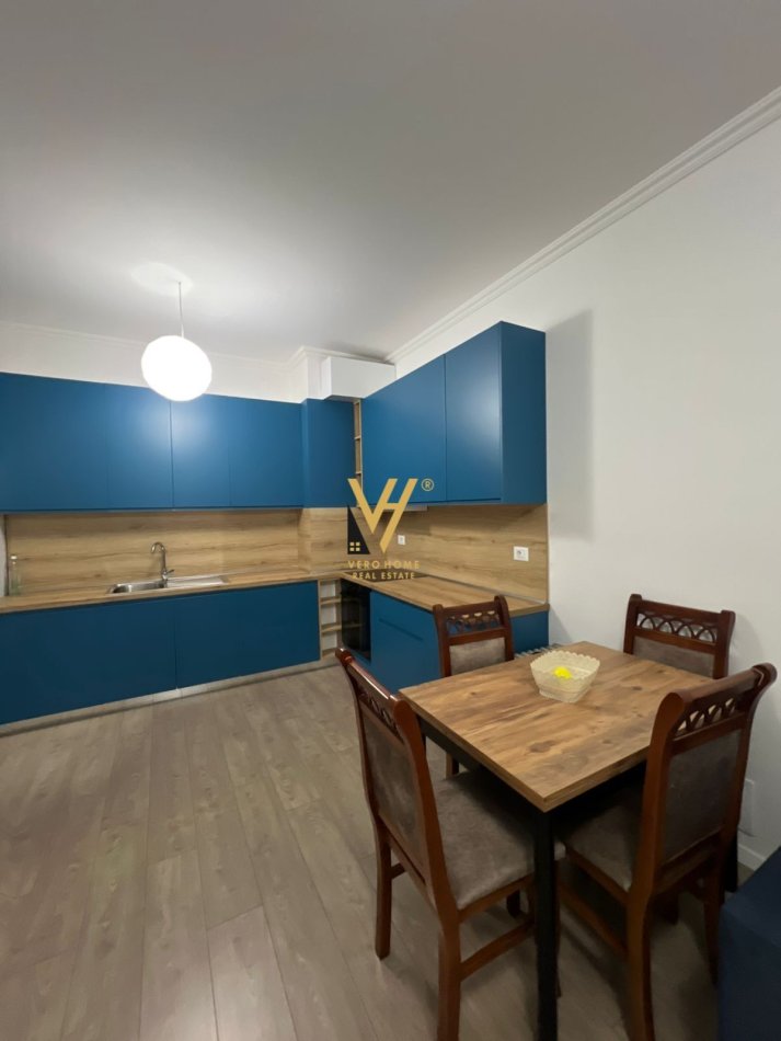 Tirane, jepet me qera apartament 1+1+Ballkon Kati 7, 70 m² 700 € (KOMPLEKSI OLIMPIK)