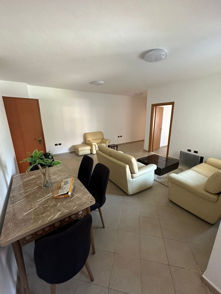 Tirane, jepet me qera apartament 1+1 Kati 3, 75 m² 500 € (Komuna e Parisit)