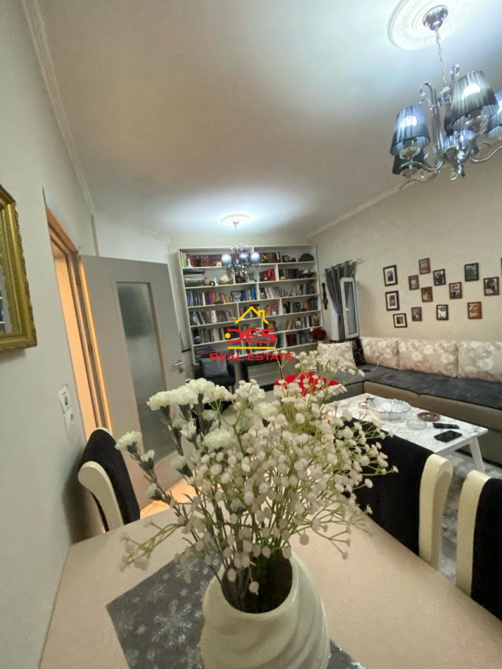 Vlore, shitet shtepi 2+1 Kati 0, 280 m² 180,000 € (Rruga Andrea Varfi)