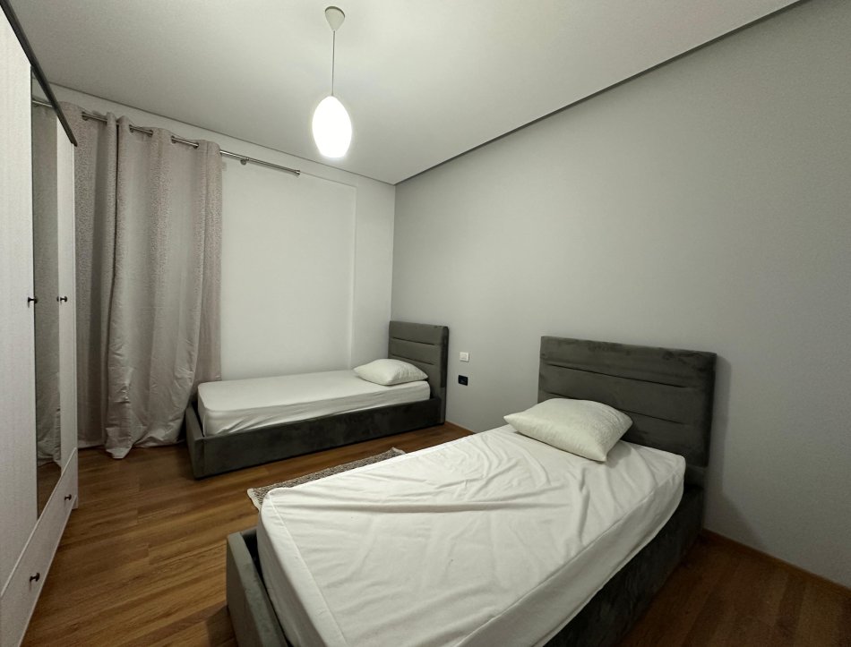 Tirane, jepet me qera apartament 2+1+Ballkon Kati 9, 110 m² 550 € (Unaza e RE)