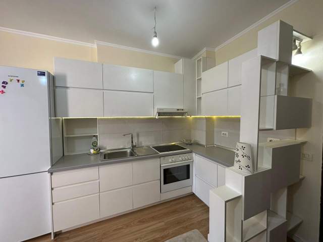 Tirane, jepet me qera apartament 2+1 Kati 3, 75 m² 550 Euro (Rruga barrikadave)