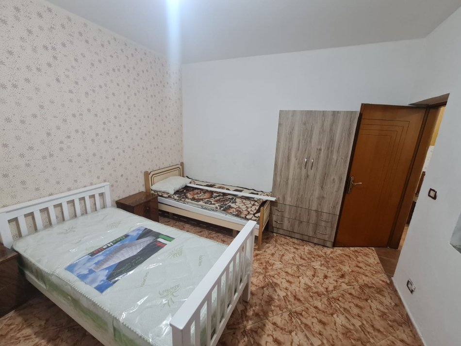 Tirane, jepet me qera apartament 1+1 Kati 1, 50 m² 330 € (QSUT)