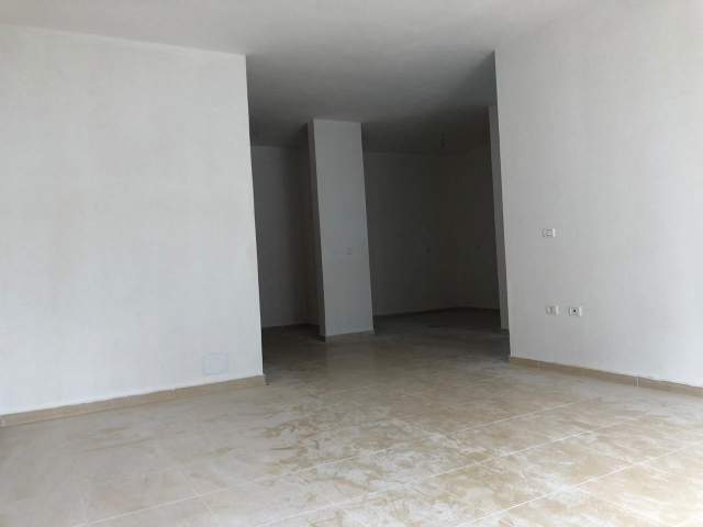 Lushnje, shitet apartament 102 m² 500 Euro/m2