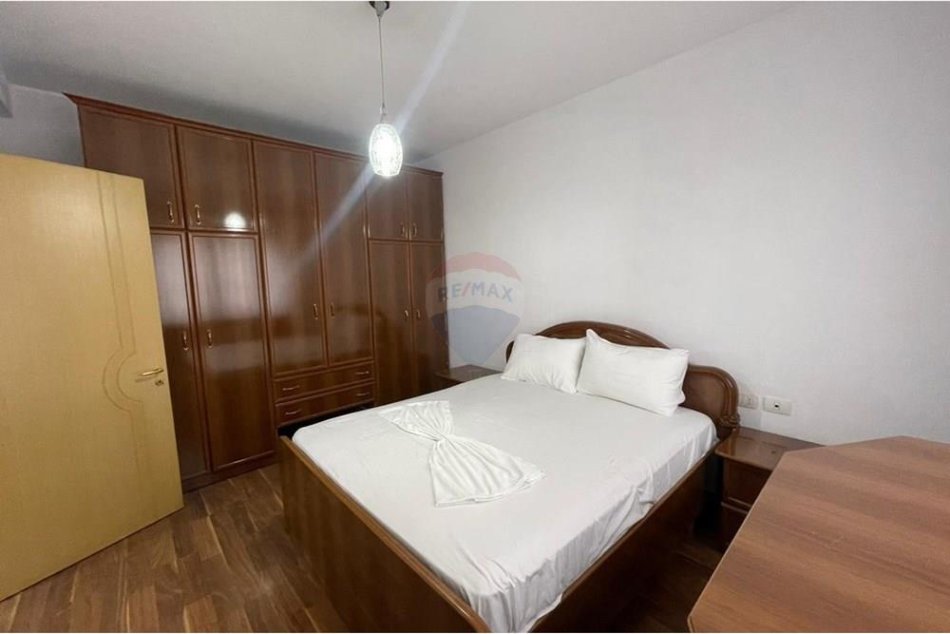 Tirane, jepet me qera 3+1 , (tek liqeni, rruga peti)