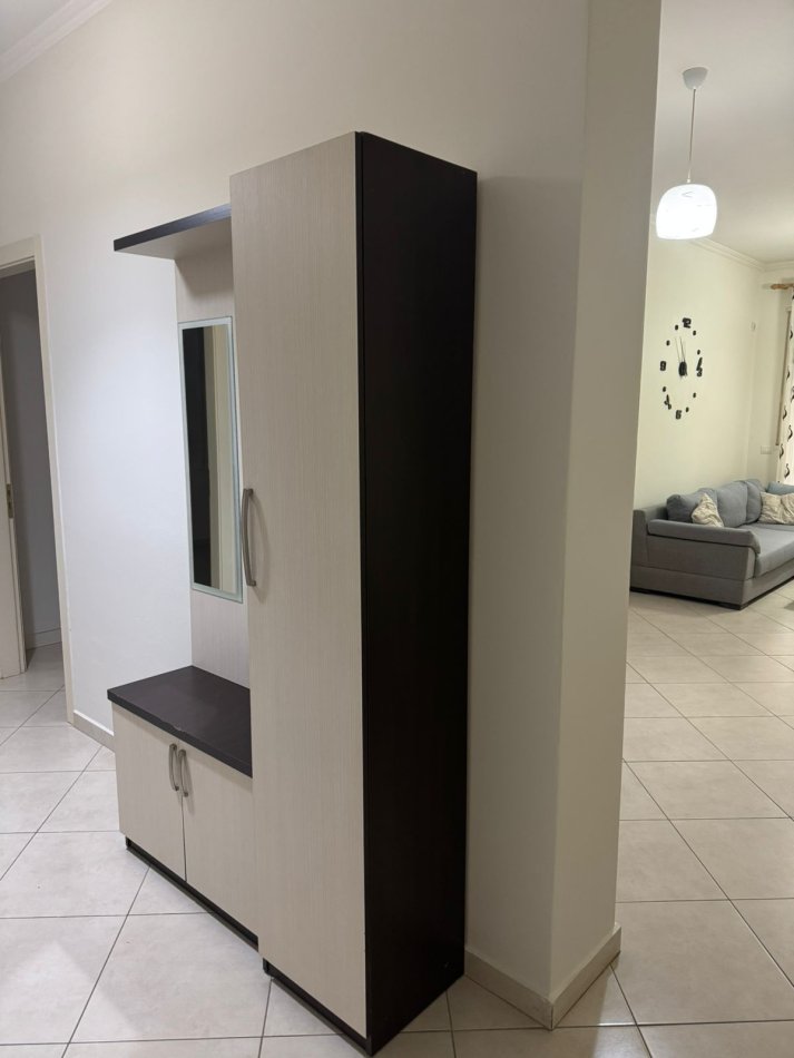 Tirane, jepet me qera apartament 2+1 Kati 2, 110 m² 600 € (kopshti botanik)