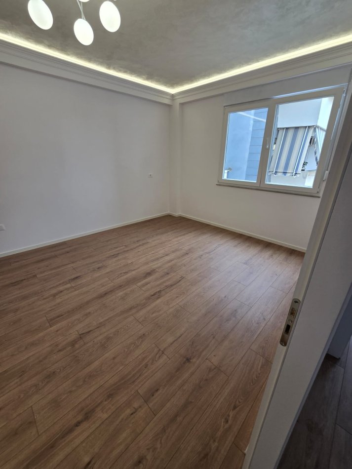 Tirane, shitet apartament 2+1 Kati 7, 96 m² 210.000 € (Rruga e kavajes)
