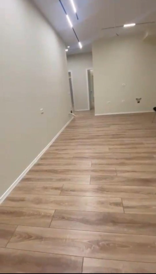 Tirane, jepet me qera ambjent biznesi Kati 1, 112 m² 800 € (Brryli)