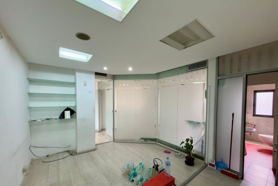 Tirane, jepet me qera Kati 1, 140 m² 1.700 € (Bulevardi Zogu I)