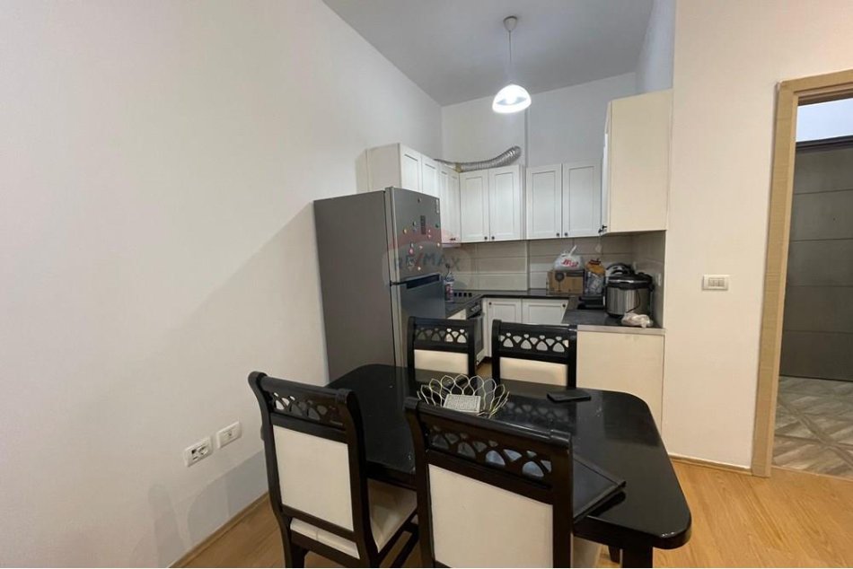 jepet me qera , 85 m² 400 € (Apartament 1+1 per qira Astir)